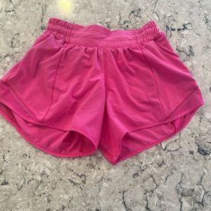Lululemon Sonic Pink Hotty Hot shorts 2.5